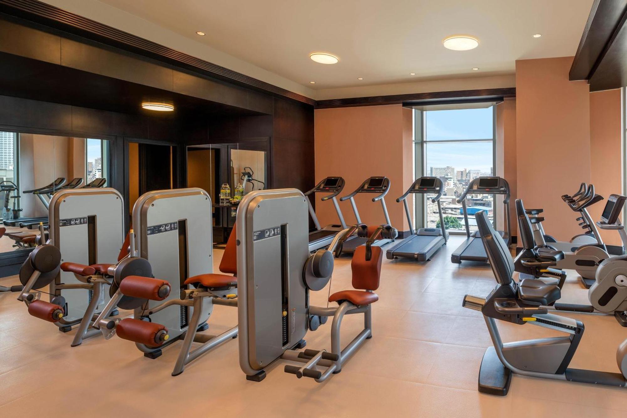 Hotel The St. Regis Kair Zewnętrze zdjęcie The gym at the hotel
