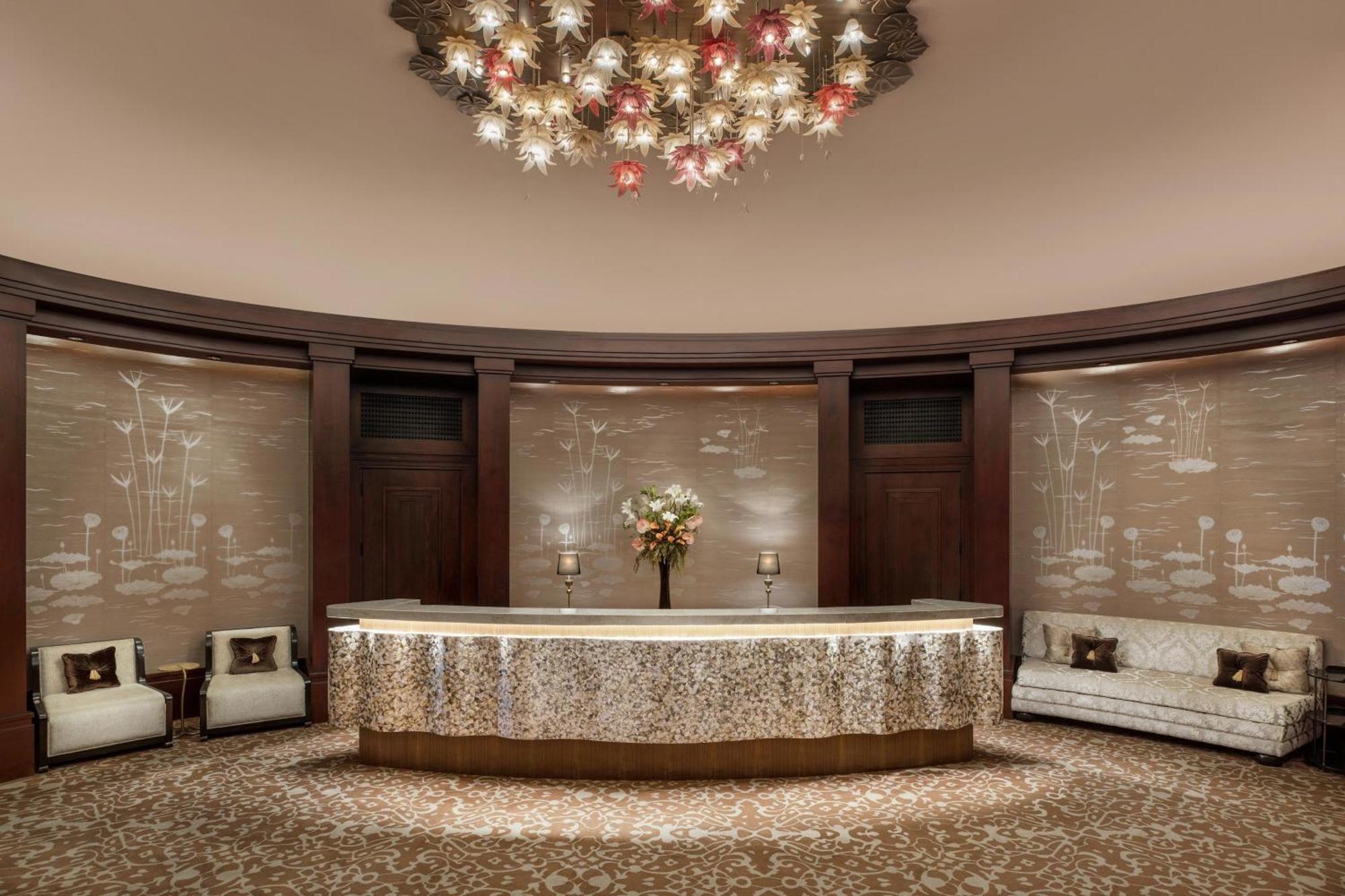 Hotel The St. Regis Kair Zewnętrze zdjęcie The lobby of the Ritz-Carlton, Dubai